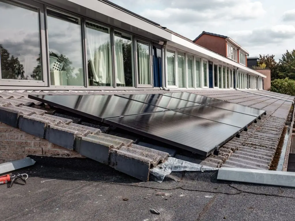 Can You Run an Inverter AC on Solar? What Size System It Takes
