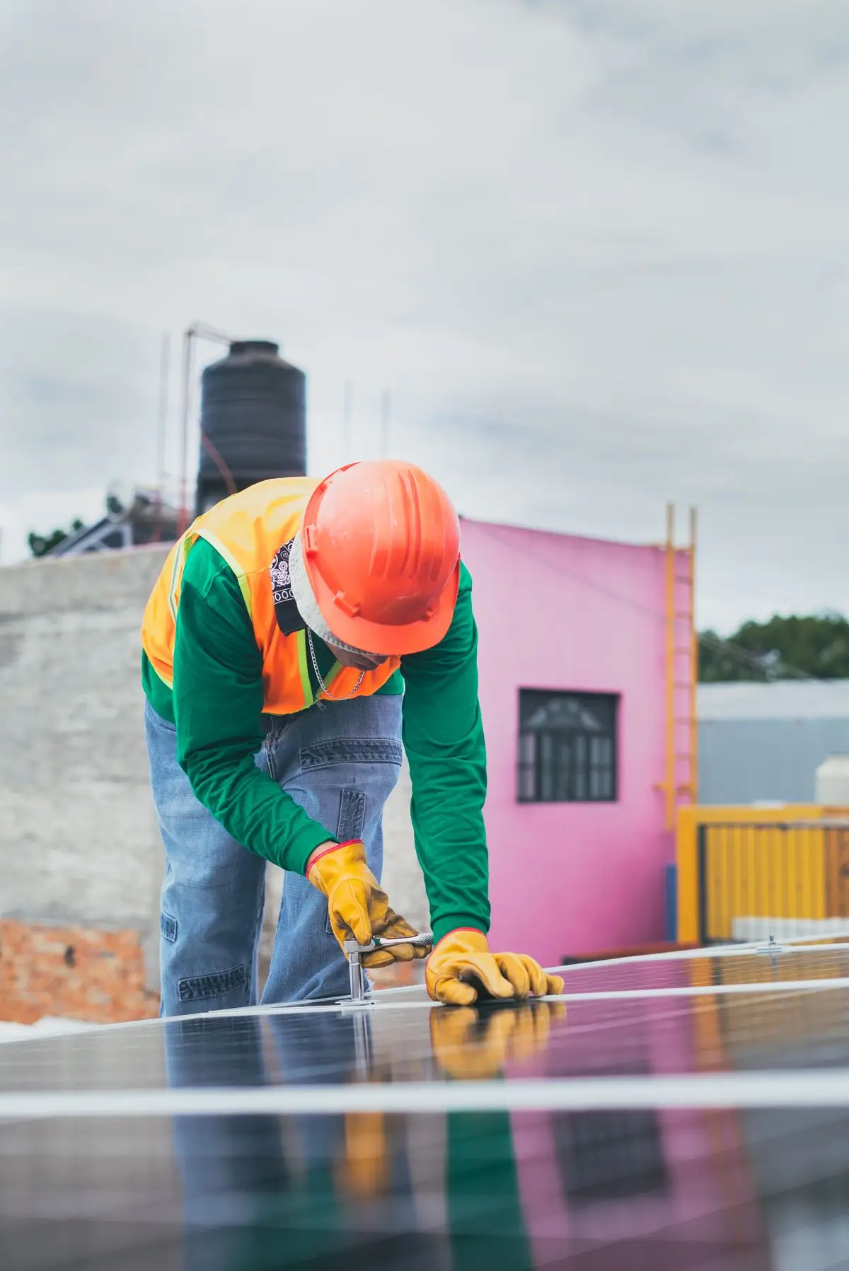 Solar maintenance worker in a hard hat - solar dc cable size