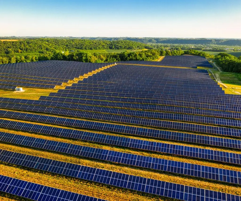 Series vs Parallel: How Solar Panels Should Be Wired (Simply Explained)